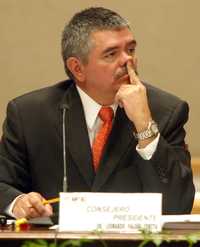 Leonardo Valdés, titular del IFE, en busca de enmendar decisiones adelantadas