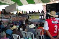 Integrantes del Frente Nacional Contra la Represión, tras una caravana el pasado día 13, en apoyo al movimiento opositor a la construcción de un depósito de residuos peligrosos en Zimapán, Hidalgo