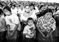 El 1º de noviembre de 2001 unos 200 refugiados guatemaltecos, que huyeron de la guerra civil en su país, recibieron su carta de naturalización mexicana, en la comunidad de La Gloria, municipio chiapaneco de La Trinitaria