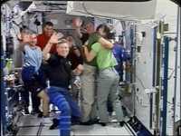La triupulación del transbordador durante una despedida en la Estación Espacial Internacional. Imagen captada por la televisión de la NASA