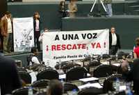 Legisladores perredistas se manifestaron en San Lázaro en apoyo a familiares de mineros muertos en Pasta de Conchos