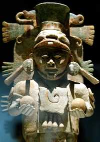 Algunas de las 335 piezas pertenecientes a las milenarias civilizaciones de Egipto y Mesoamérica, que se incluyen en la magna exposición Isis y la serpiente emplumada, inaugurada anoche por Felipe Calderón en el Museo Nacional de Antropología.