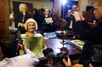 La cabeza de Johann Sebastian Bach, reconstruida mediante tecnología digital, fue mostrada ayer a los medios, en Berlín