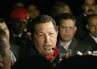 El presidente de Venezuela, Hugo Chávez, a su llegada a Santo Domingo, sede de la Cumbre de Río, ensombrecida tras el ataque del ejército colombiano contra un campamento de las FARC en Ecuador