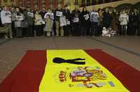 Protesta silenciosa en la ciudad de Burgos, norte de España, en repudio al asesinato del ex concejal socialista Isaías Carrasco Miguel