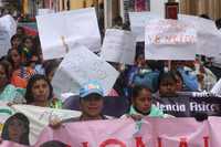 Integrantes del Movimiento Independiente de Mujeres y la otra campaña marcharon en San Cristóbal de las Casas en demanda de rebajas a las tarifas de luz eléctrica, equidad de género, justicia contra la violencia intrafamiliar y por la liberación de presos políticos en los penales del Amate y de Los llanos