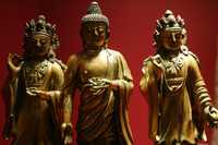 Ejemplos de las obras que pueden admirarse en la exposición Buda Guanyin. Tesoros de la compasión, que permanecerá abierta hasta el 25 de mayo en el Museo Nacional de Historia, en el Castillo de Chapultepec