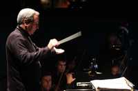Gordon Campbell dirigiendo a la Orquesta Sinfónica Sinaloa de las Artes