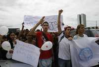 Universitarios protestan en Brasilia contra la presencia de la secretaria de Estado Condoleezza Rice