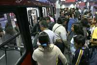 Gran afluencia de pasajeros en el primer día de operaciones de la ampliación del Metrobús