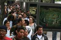 Afluencia masiva de personas, el pasado martes, para ingresar al Museo Nacional de Antropología, en Chapultepec