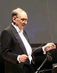 El compositor italiano y la Orquesta Sinfónica de Roma, en un "concierto de película"
