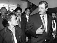 Elba Esther Gordillo y Vicente Fox en el año 2000