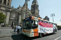 Una de las unidades de la Red de Transporte de Pasajeros que ofrece el servicio gratuito de Turibús social los fines de semana a personas discapacitadas y de la tercera edad