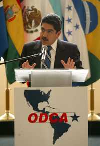 Manuel Espino Barrientos, presidente de la ODCA, en conferencia de prensa