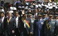 El presidente boliviano, Evo Morales, participa en el desfile de conmemoración del Día del Mar, en La Paz, el pasado 23 de marzo. Esa fecha marca el aniversario de la guerra del Pacífico entre Bolivia y Chile (1879-1884), por la cual los bolivianos perdieron la salida al océano Pacífico. Esta situación es la base de tensiones diplomáticas constantes entre ambos gobiernos
