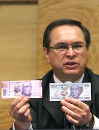 Manuel Galán, director general de Emisión del Banco de México dio a conocer el nuevo billete de mil pesos en la ciudad de Mexico