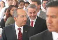 El presidente Felipe Calderón y el gobernador de Jalisco, Emilio González Márquez, durante la inauguración de la segunda Feria Nacional del Empleo 2008, en el Instituto Cultural Cabañas de Guadalajara