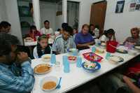 Decenas de niños y jóvenes en situación de calle, que viven y trabajan en la casa hogar de la Asociación Mexicana Pro Niños y Juventud, en la colonia Guerrero, también han sufrido el hostigamiento policiaco