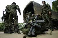 Soldados colombianos en San José del Guaviare, donde el ejército busca a los rehenes de las FARC