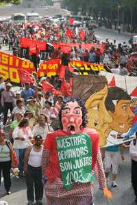 Integrantes del SITUAM en una manifestación