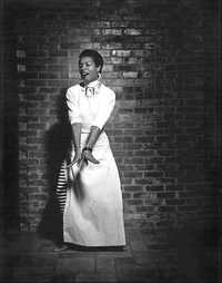 Maya Angelou forma parte del movimiento por los derechos civiles en Estados Unidos, desde que fue invitada por Luther King, y sigue en la lucha