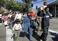 Un grupo de 39 refugiados palestinos llegó ayer a la capital chilena después de permanecer dos años en la frontera entre Siria e Irak