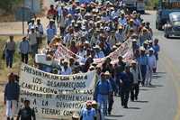 Campesinos de Venustiano Carranza marchan hacia Tuxtla Gutiérrez para pedir la liberación de cinco compañeros acusados de homicidio, como parte de un conflicto de tierras