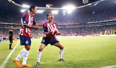 Chivas, en la gloria; América, en el abismo