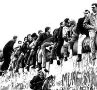 Imagen de la caída del Muro de Berlín del 9 de noviembre de 1989