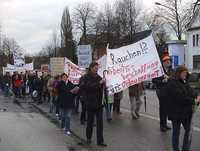 Dos centenares de taberneros salieron a la calle a protestar contra la ley de protección a los no fumadores en el estado de Schleswig-Holstein