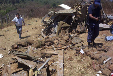 Mueren 11 militares al caer helicóptero Mueren 11 militares al caer helicóptero