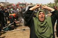 Una mujer pide venganza en Rafah luego del ataque israelí con misiles que mató a un militante palestino
