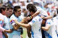 Jugadores del Puebla festejan en grande la cuarta anotación que le hicieron a los visitantes Tuzos