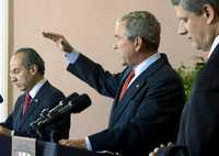 Felipe Calderón, George W. Bush y Stephen Harper durante la reunión de líderes de América del Norte