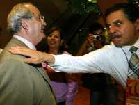 Graco Ramírez es felicitado por Jesús Ortega tras ser designado uno de los dos líderes del PRD