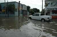 Una de las calles de Matamoros, Tamaulipas, inundadas por los aguaceros del fin de semana