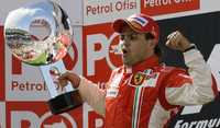 El sudamericano Felipe Massa festeja el triunfo en Estambul