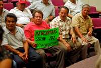 Trabajadores del ingenio La Concepción acudieron al Congreso de Veracruz para denunciar que les deben alrededor de siete millones de pesos desde 2005, por aguinaldos y salarios no devengados