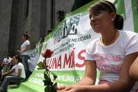 Simpatizantes del Partido Verde Ecologista de México se manifestaron el pasado día 8 frente a las instalaciones de la Secretaría de Salud en la ciudad de México, en demanda de que se incluya la vacuna contra el papiloma humano en el esquema general de inmunizaciones
