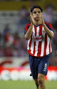 Omar Bravo jugó su último partido como chiva contra Monterrey, antes de emigrar al Deportivo La Coruña