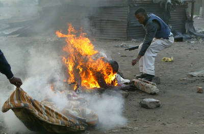 Ataques xenófobos en Sudáfrica; 14 muertos Ataques xenófobos en Sudáfrica; 14 muertos