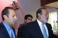 Carlos Slim Helú, en imagen de archivo. Lo acompaña su hijo Marco Antonio Slim, presidente del Grupo Financiero Inbursa