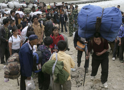 Van 65 mil muertos en China; siguen desaparecidos 23 mil Van 65 mil muertos en China; siguen desaparecidos 23 mil