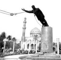 Caída del monumento a Saddam Hussein, en Bagdad, en marzo de 2003
