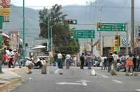 Maestros de la sección 22 bloquearon las sedes de varias oficinas de gobierno en Oaxaca e impidieron que unos 4 mil burócratas laboraran