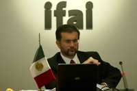 La labor de Alonso Lujambio al frente del IFAI, cuestionada por investigadores
