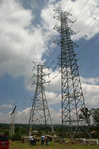 En la comunidad de Los Romeros, ubicada a unos 16 kilómetros de Tulancingo, perteneciente al municipio de Santiago Tulantepec, Hidalgo, se instalaron torres y cables de energía eléctrica de Luz y Fuerza del Centro