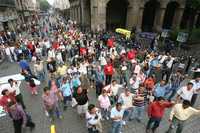 Plantón de trabajadores frente a la Suprema Corte