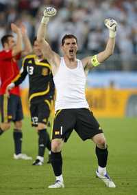 Iker Casillas se vistió de héroe y ubicó a España en una semifinal de la Eurocopa después de 24 años